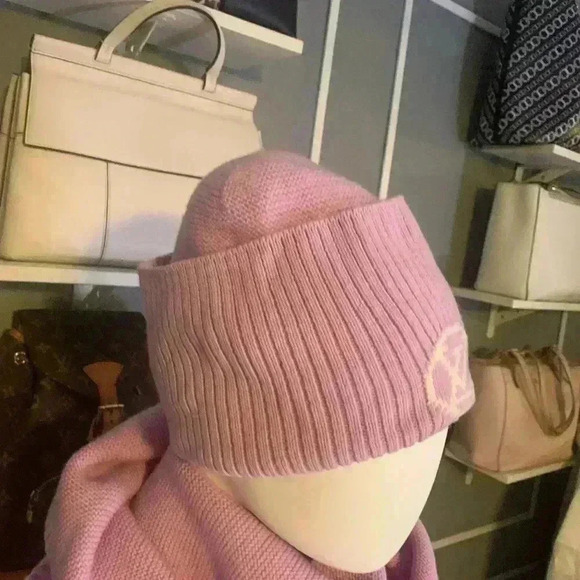 Louis Vuitton 2022 LV Headline Beanie In Light Purple/Pink Color. main image 7